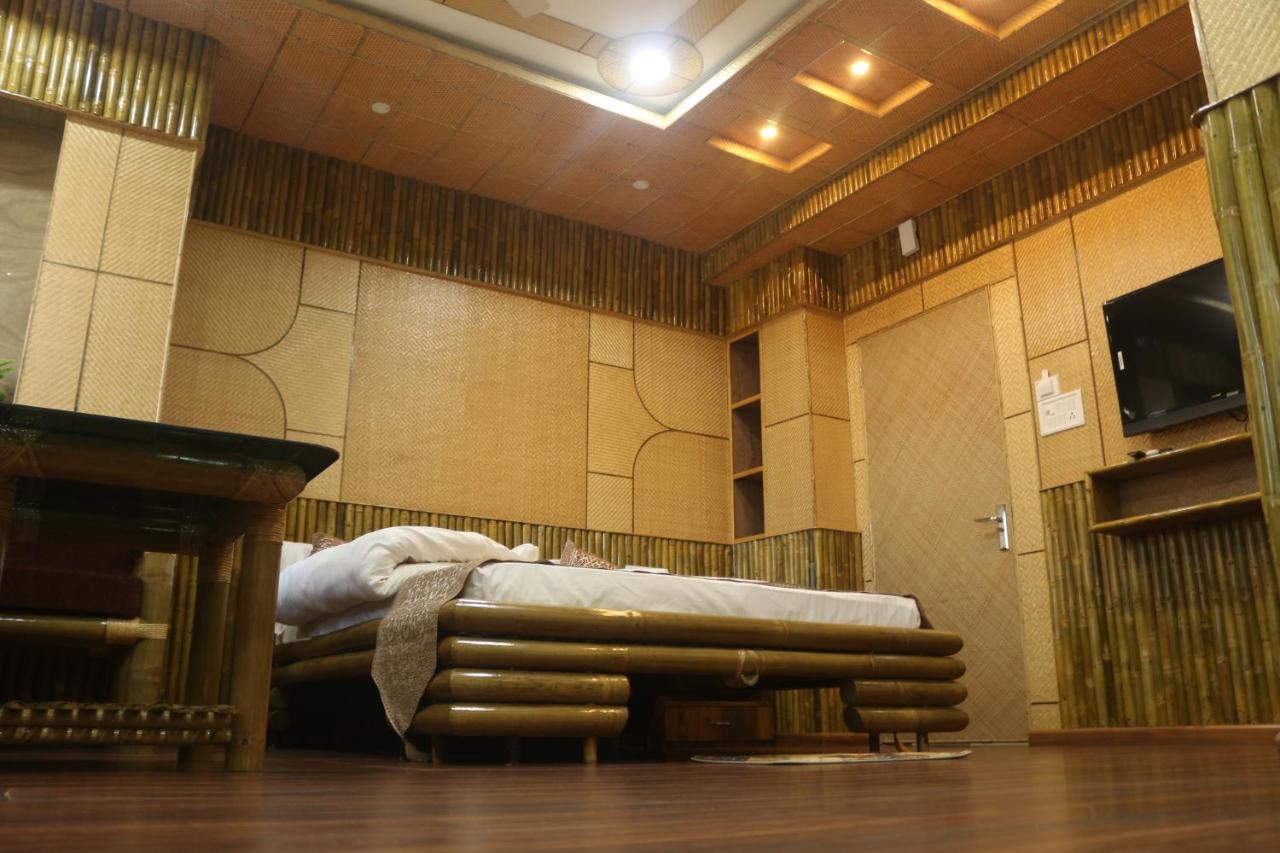 Hotel Himalaya Агартала Экстерьер фото