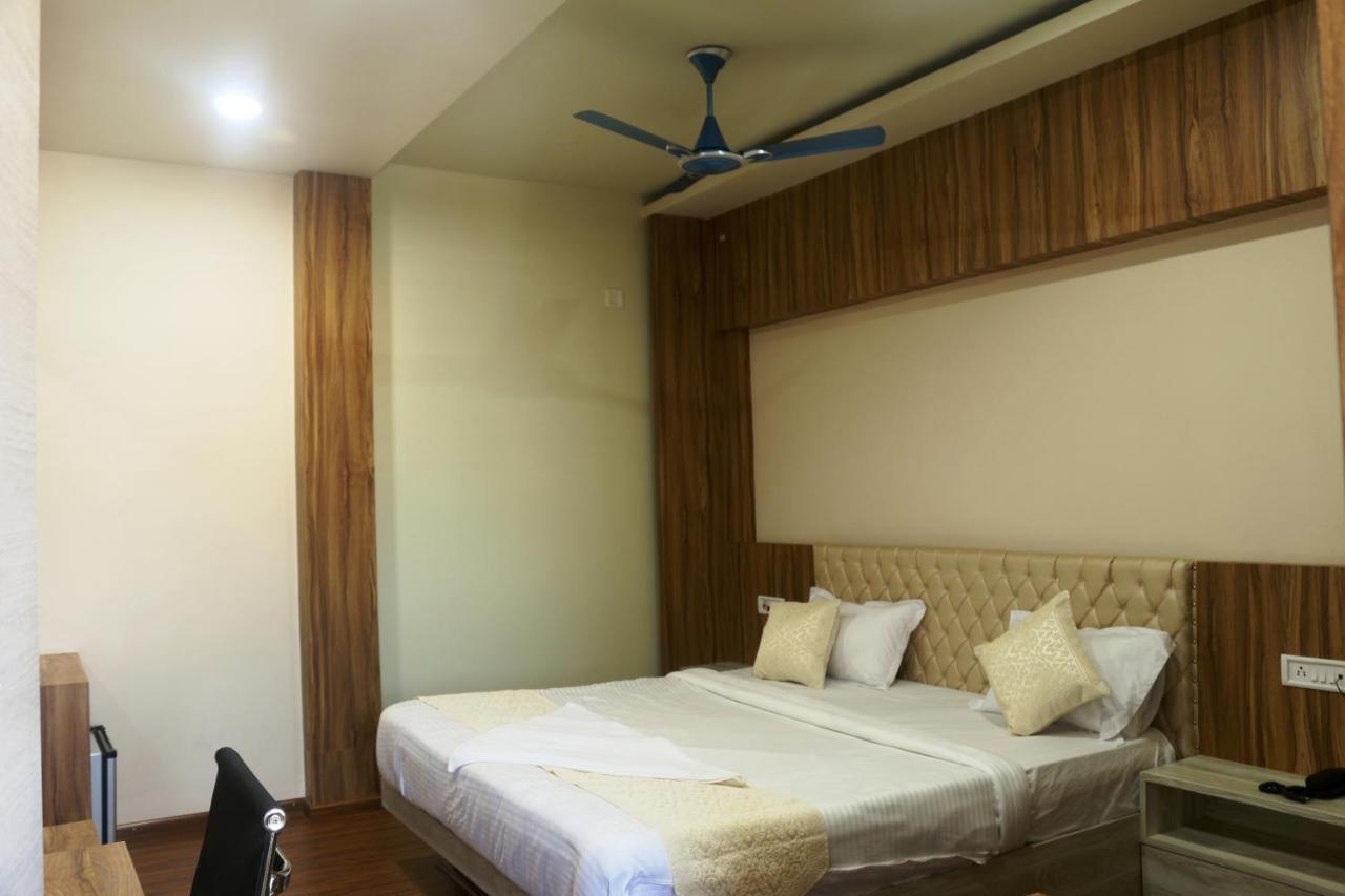 Hotel Himalaya Агартала Экстерьер фото