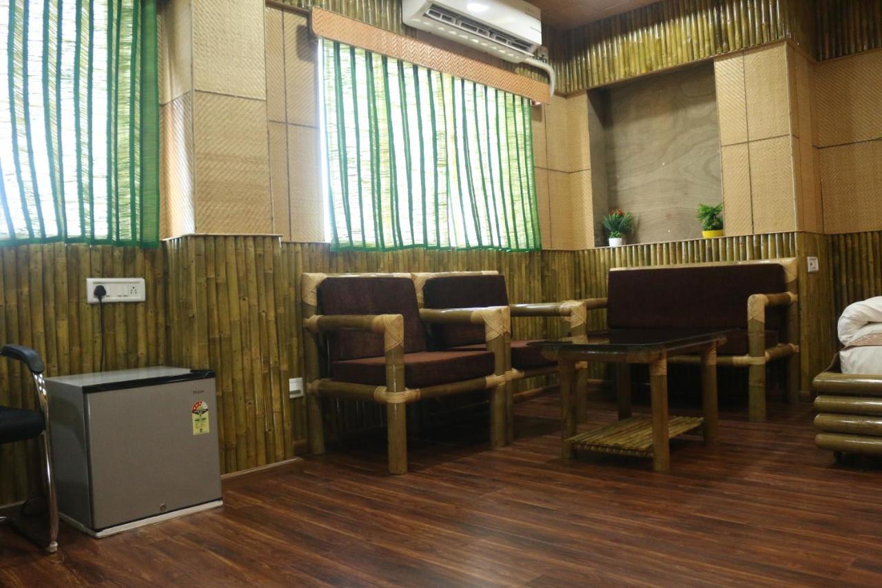 Hotel Himalaya Агартала Экстерьер фото