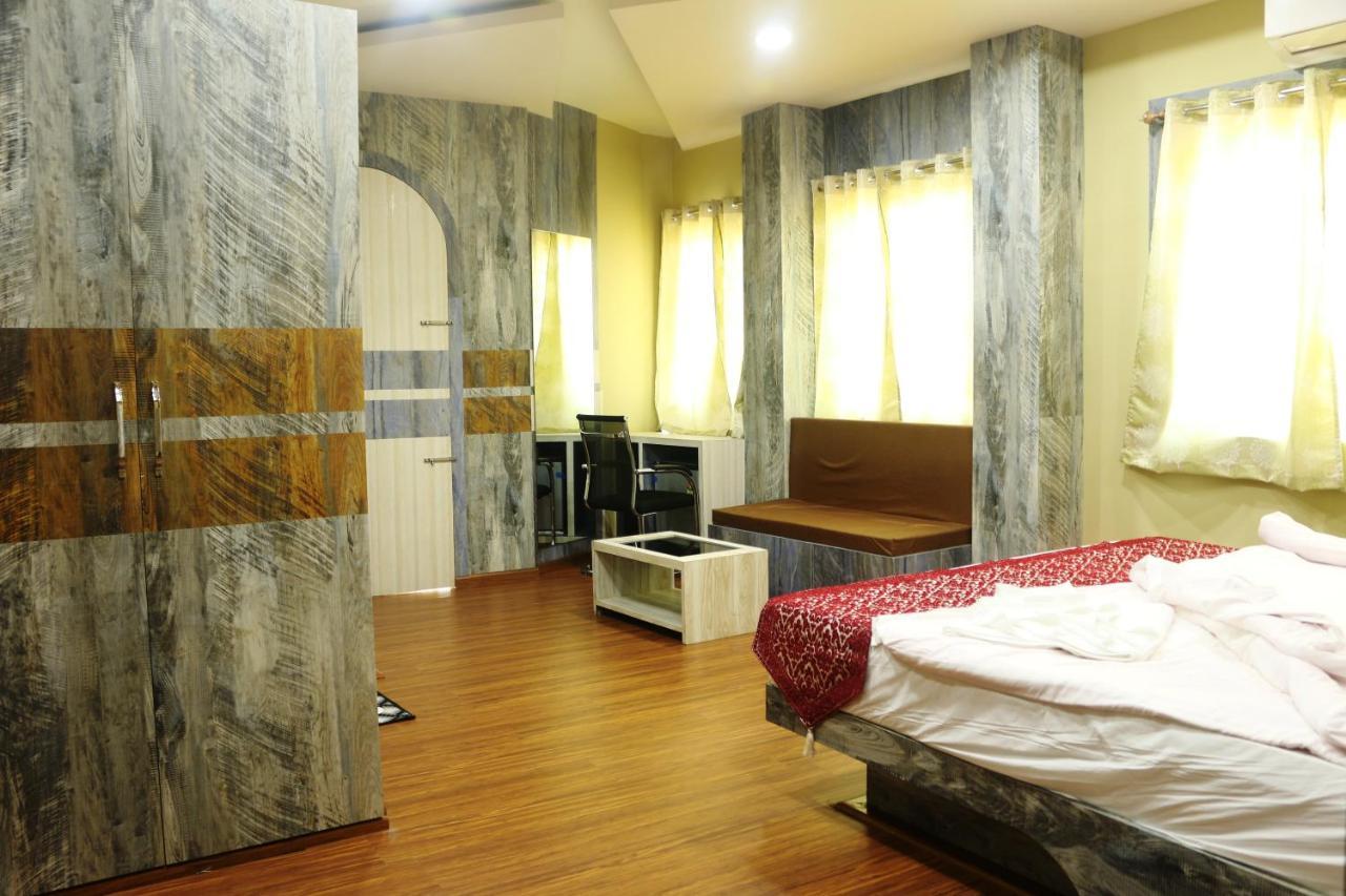 Hotel Himalaya Агартала Экстерьер фото