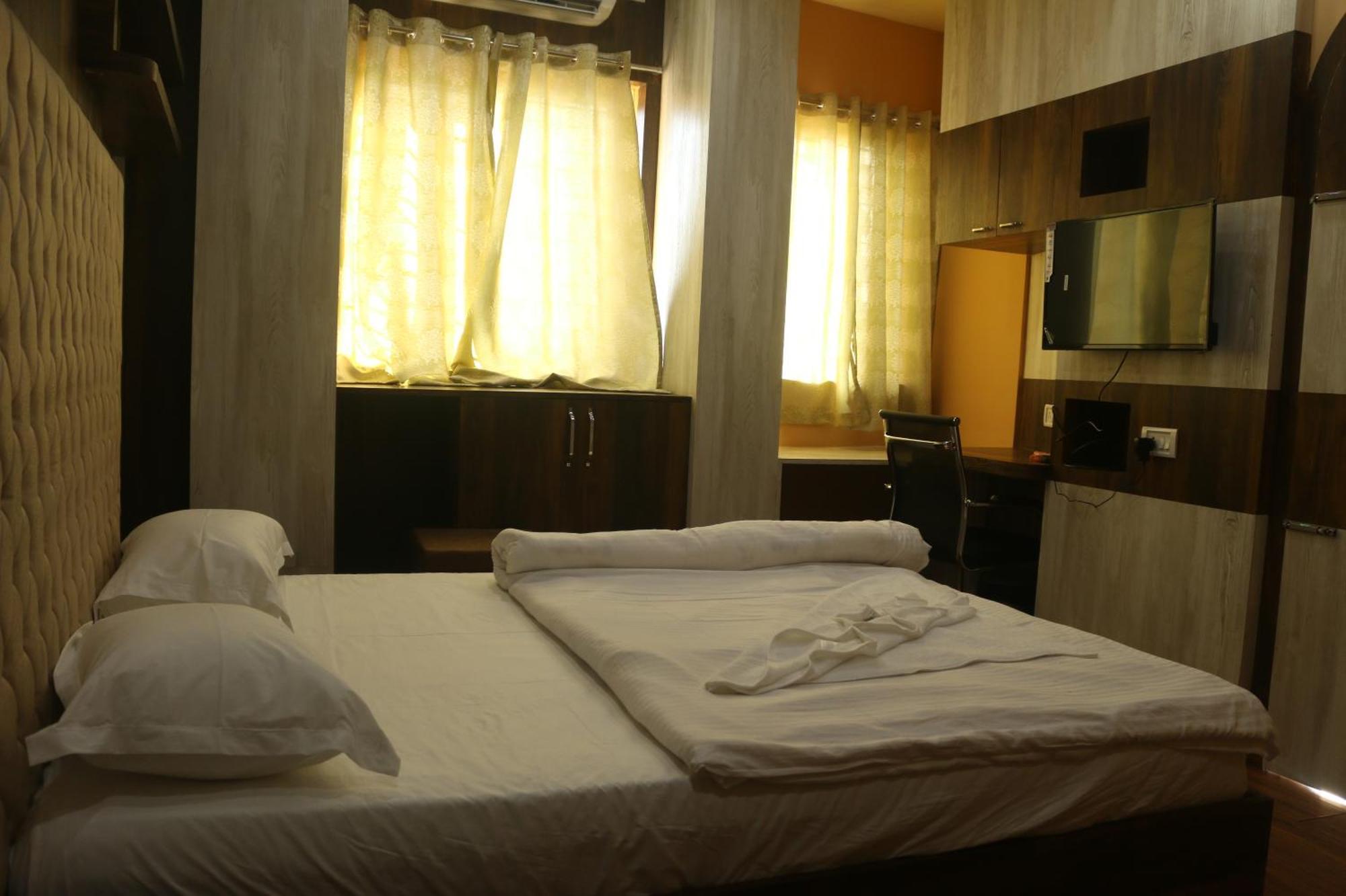 Hotel Himalaya Агартала Экстерьер фото