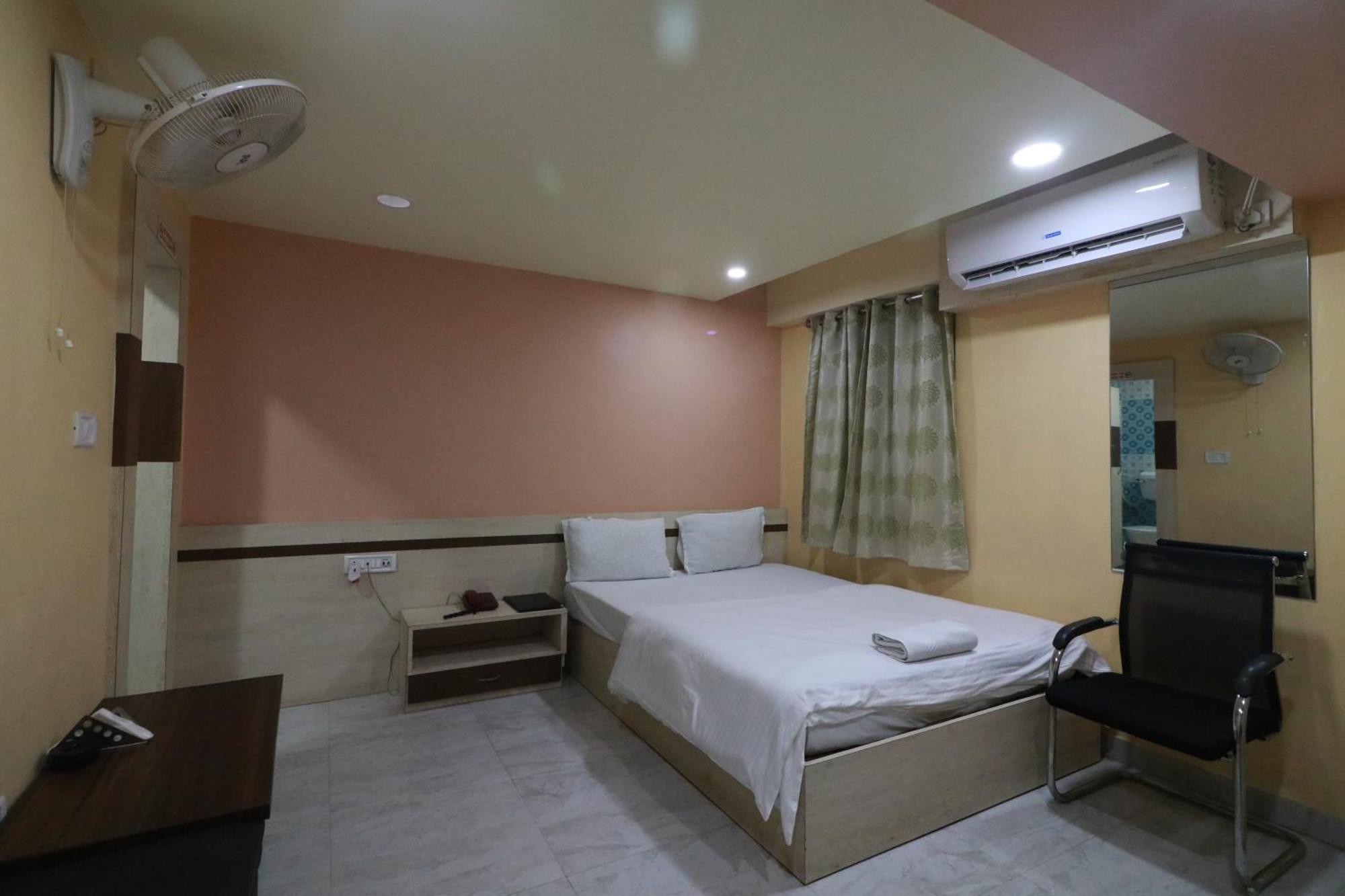Hotel Himalaya Агартала Экстерьер фото