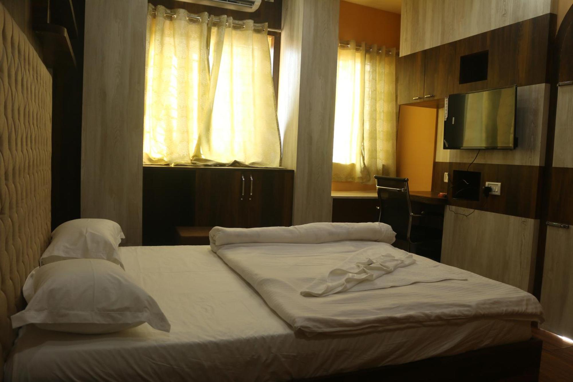 Hotel Himalaya Агартала Экстерьер фото