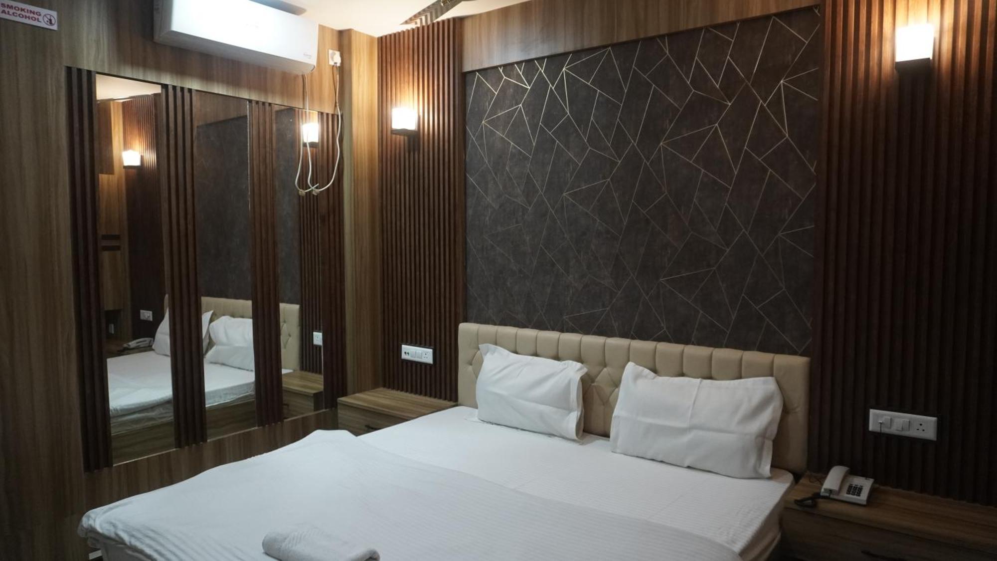 Hotel Himalaya Агартала Экстерьер фото